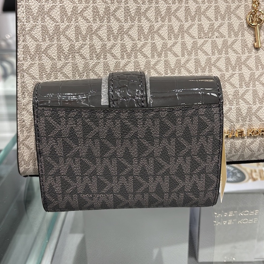 MICHAEL KORS CARMEN MEDIUM FLAP LOGO AND FAUX LEATHER WALLET
HEATHER GREY MULTI - Picture 14 of 16